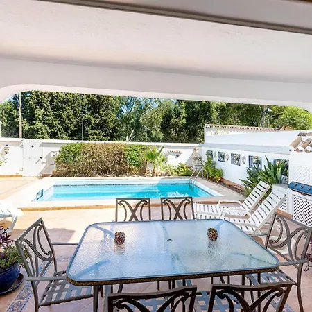 Villa With Pool In The Heart Of Pueblo